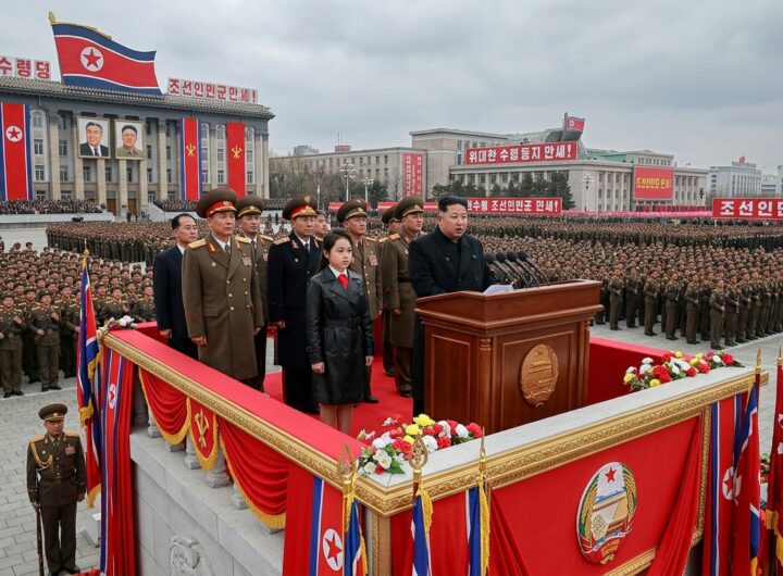 김주애, 북한 군사행사 핵심 위치 등장 ? 차기 지도자 가능성 주목 [주요 뉴스 이미지]