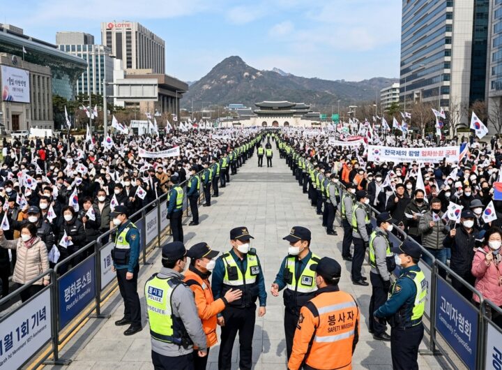 경찰의 새로운 집회 관리 방식 'Re-디자인' 삼일절 행사에서 처음 시행되며 평온하게 마무리
