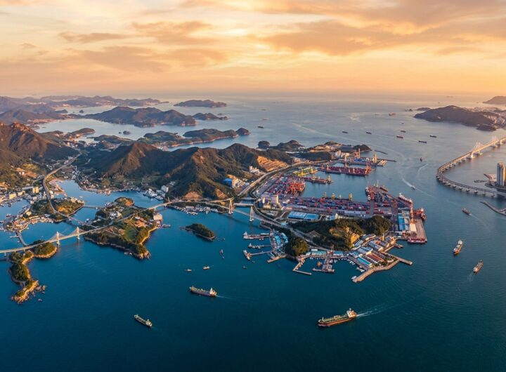 규제 완화로 경제 활력 · 남해 연안 개발이 대한민국 성장 동력 될 영남·호남 연결의 핵심